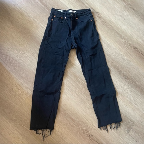 Levi’s Wedgie Straight Cropped Jeans - Picture 1 of 3